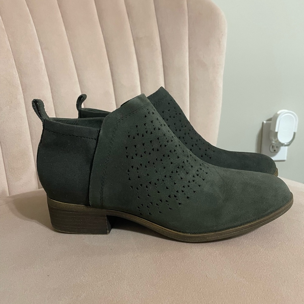 Toms Hunter Green Suede Block Heel Bootie